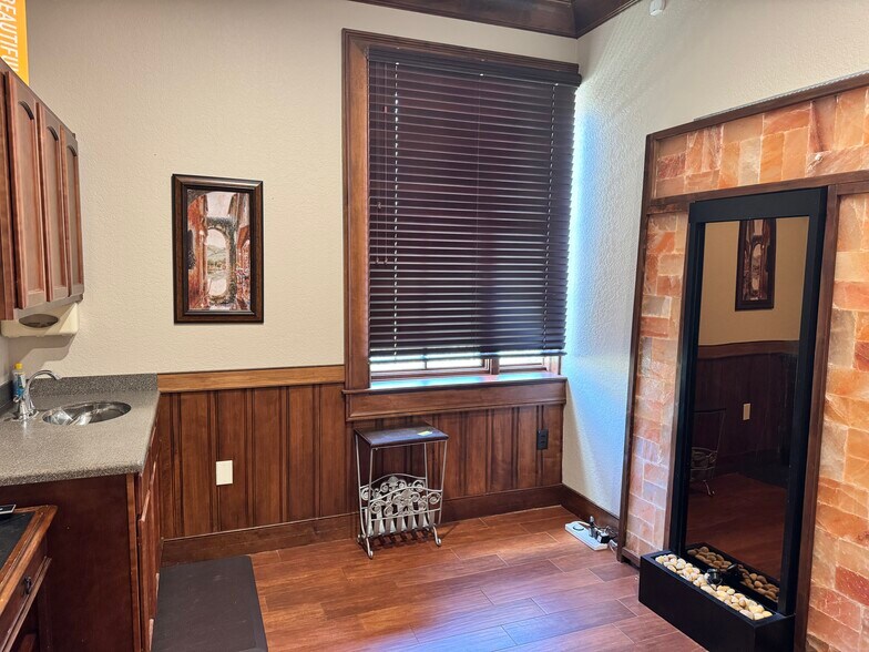 More Photos Of 2400 Hooks St, Clermont Medical For Lease