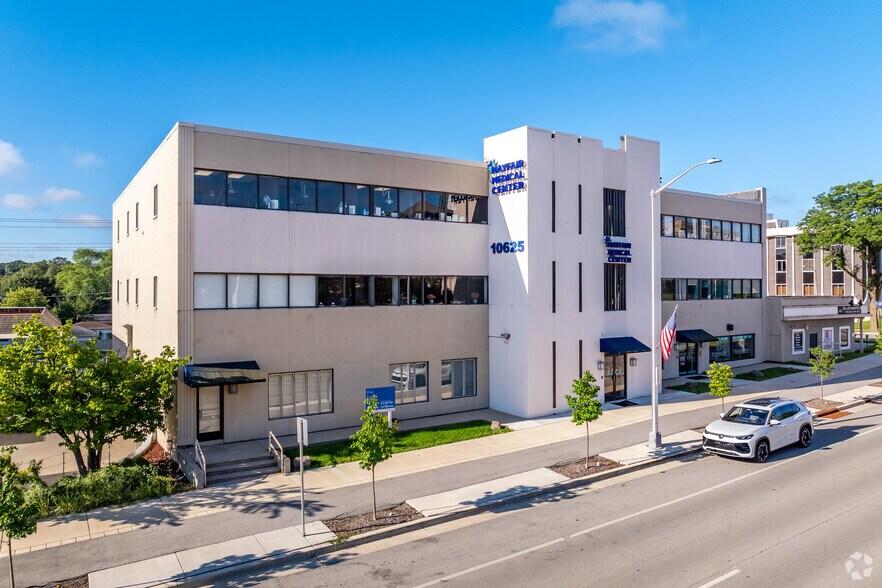 More Photos Of 10625 W North Ave, Milwaukee Medical For Lease