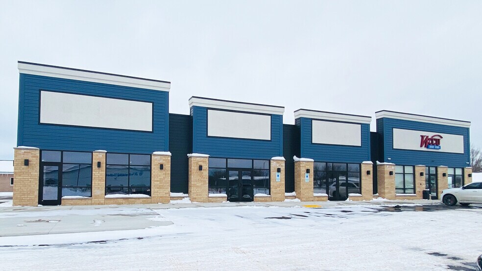 Primary Photo Of 660 S Albert Ave, Reedsburg Storefront For Lease