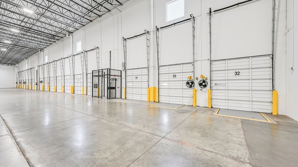 More Photos Of 2000 Lakeside Pky, Flower Mound Distribution For Lease