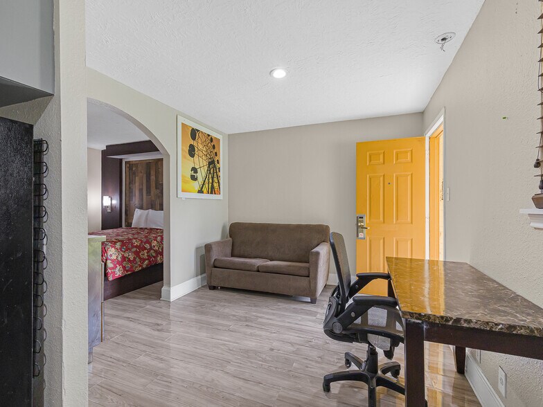 More Photos Of 6712 Morningside Dr, Houston Hospitality For Sale