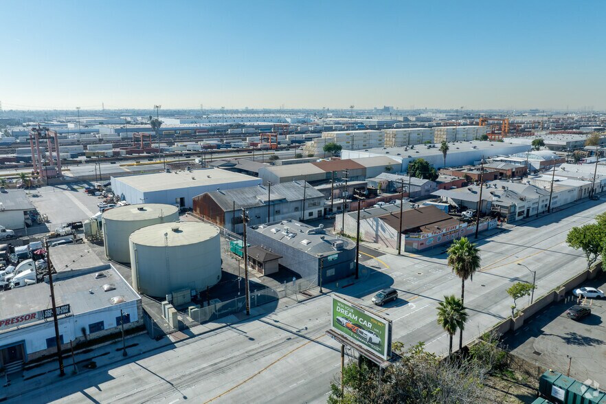 More Photos Of 2441 Ayers Ave, Commerce Distribution For Sale