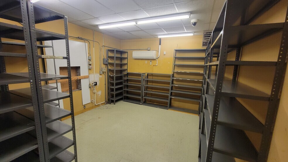 More Photos Of 501 N Olympic Ave, Arlington Bank For Sale