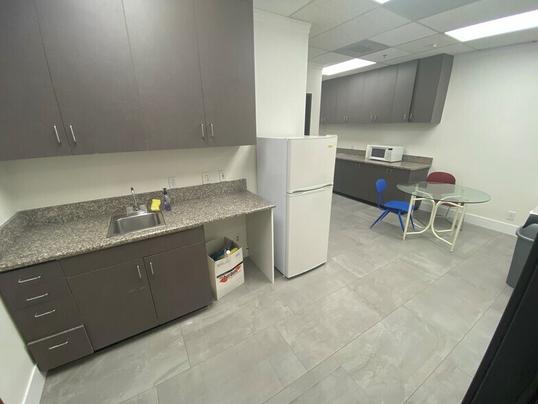 More Photos Of 23293 S Pointe Dr, Laguna Hills Medical For Lease