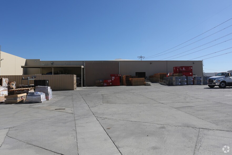 More Photos Of 2610 S Birch St, Santa Ana Warehouse For Lease