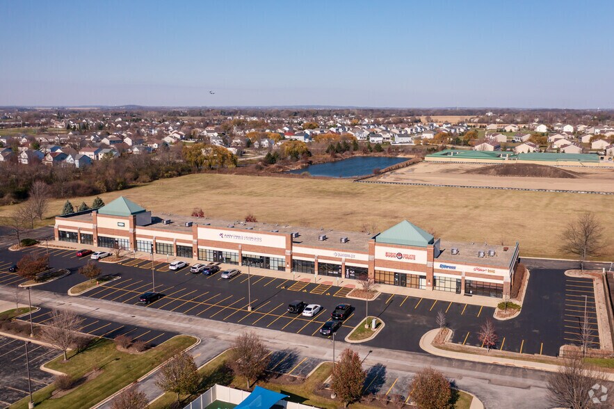 More Photos Of 1135-1167 W Oak St, North Aurora Unknown For Lease