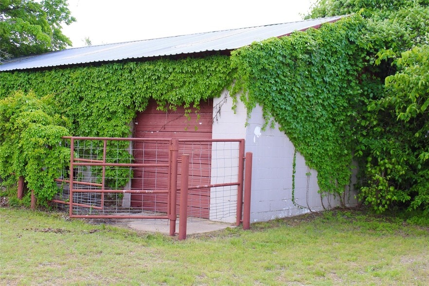 More Photos Of 2301 Mineral Wells Hwy, Weatherford Specialty For Sale