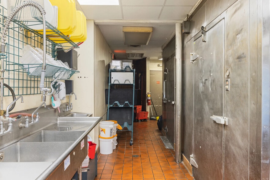 More Photos Of 2033 Wynnton Rd, Columbus Restaurant For Sale