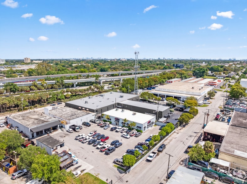 More Photos Of 2500 NW 39th St, Miami Light Distribution For Sale