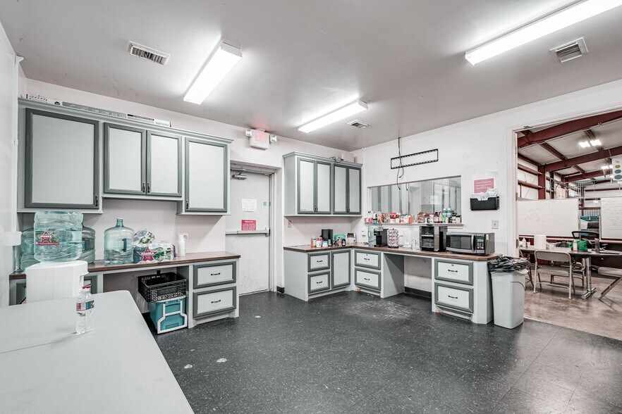 More Photos Of 2061 Magnolia Dr, Pasadena Industrial For Sale