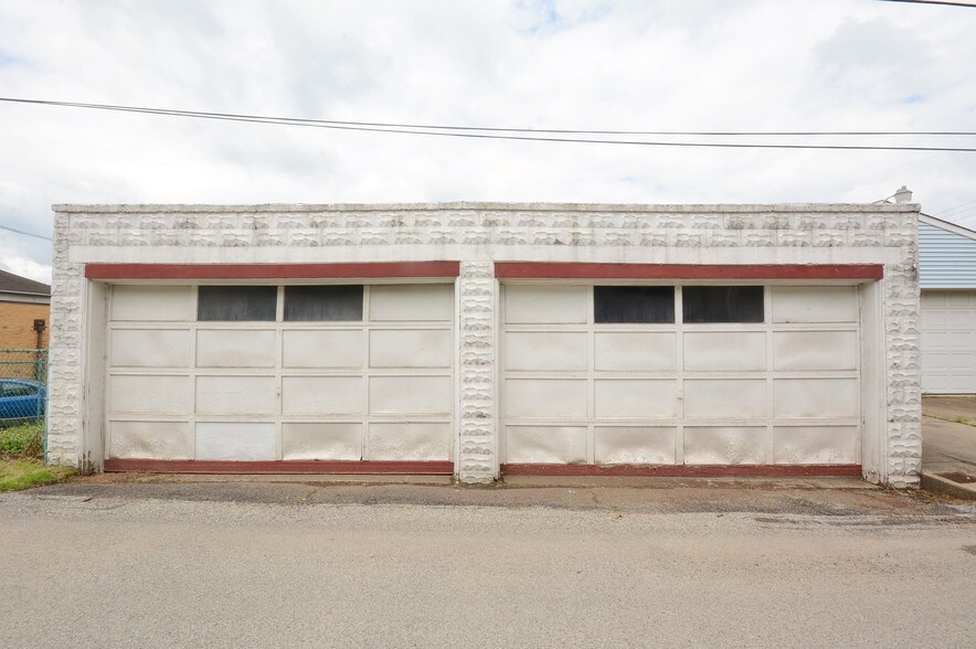 More Photos Of 848-850 Allegheny River Blvd, Oakmont Storefront Retail Residential For Lease