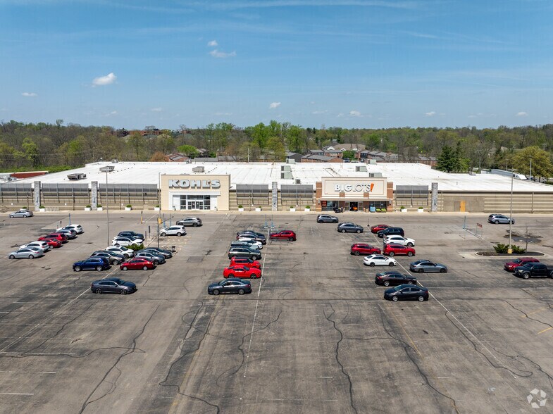 More Photos Of 4150-4160 Hunt Rd, Blue Ash Storefront For Lease