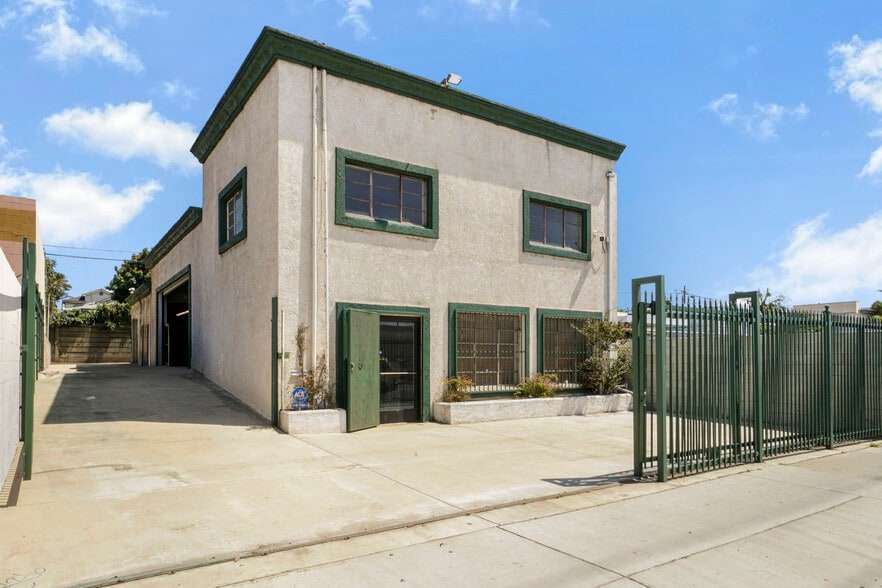 Primary Photo Of 4667 Rosecrans Ave, Hawthorne Light Manufacturing For Lease