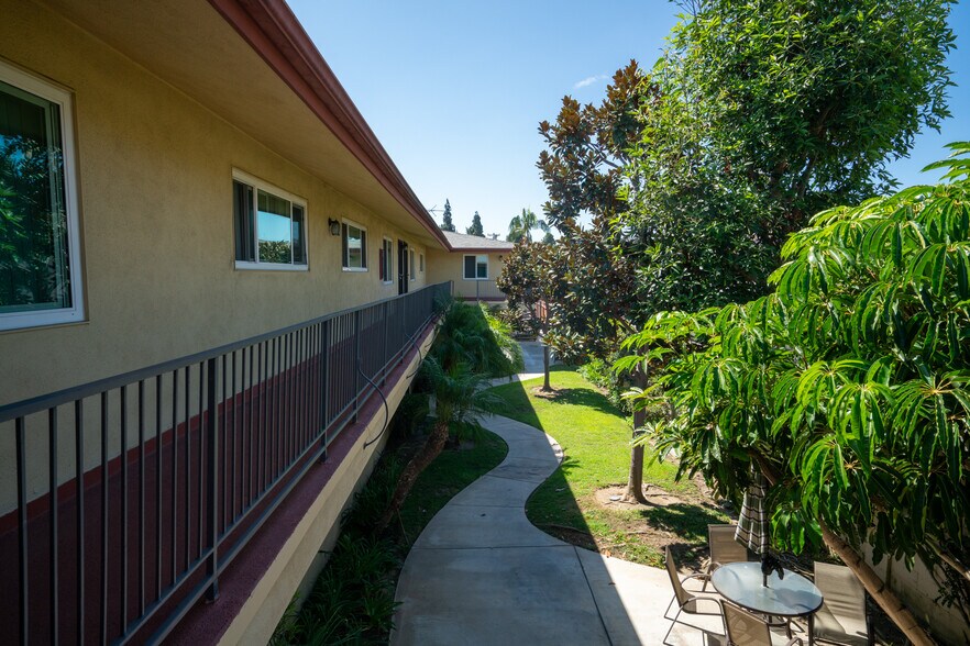 More Photos Of 383 W Wilson St, Costa Mesa Apartments For Sale