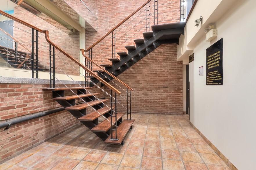 More Photos Of 7345 Boul Saint-Laurent, Montréal Storefront Retail Residential For Sale