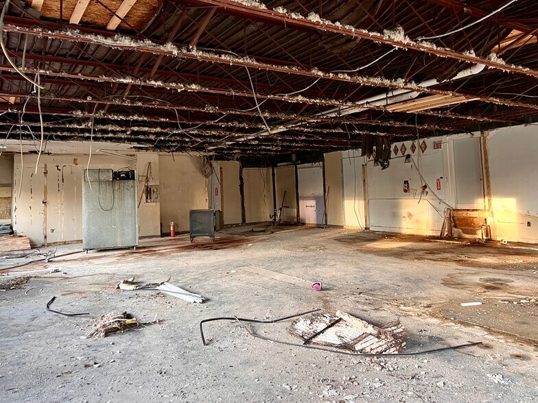 More Photos Of 700 Cedar Ave, Pittsburgh Storefront For Lease