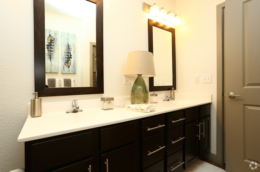 More Photos Of 403 E Koenig Ln, Austin Apartments For Lease