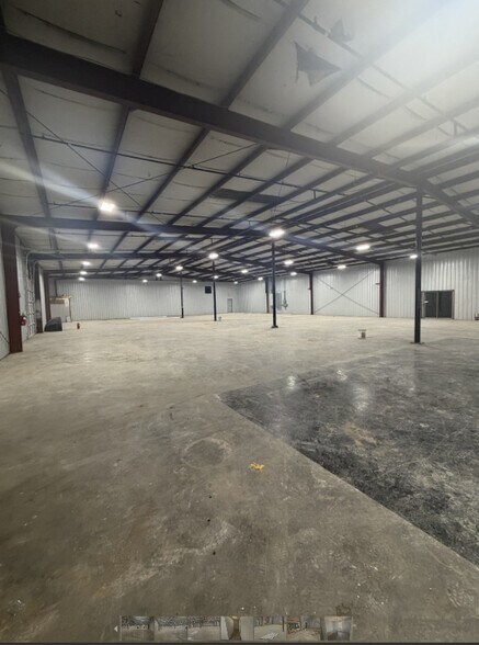 More Photos Of 216 Industrial Dr, Ridgeland Warehouse For Sale