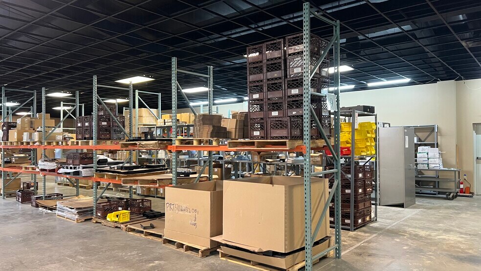 More Photos Of 2390 W Main St, Greenfield Showroom For Lease