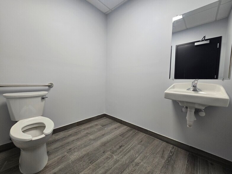 More Photos Of 374 Green St, Woodbridge Coworking Space