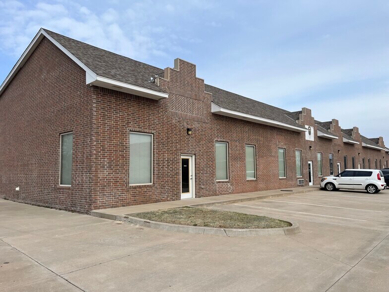Primary Photo Of 1421 S Fretz Dr, Edmond Unknown For Lease