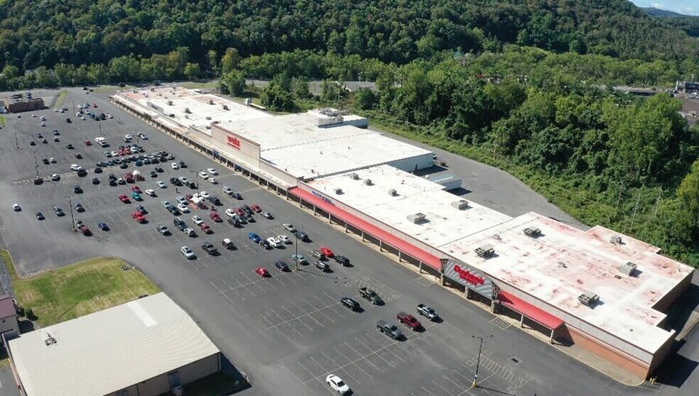 More Photos Of 224 N Logan Blvd, Burnham Unknown For Lease