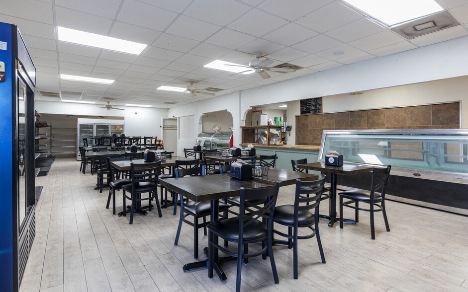 More Photos Of 916 SE 14th Ave, Cape Coral Restaurant For Sale