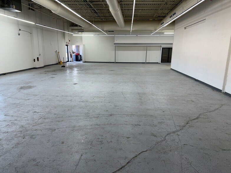 More Photos Of 207 Cambridge St, Burlington Warehouse For Lease