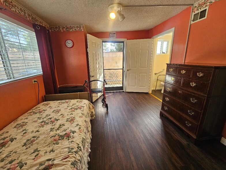 More Photos Of 17441 Hiawatha St, Granada Hills Assisted Living For Sale