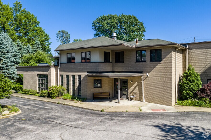 More Photos Of 39 N Portage Path, Akron Shelter For Sale