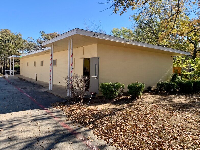 More Photos Of 2317 Handley Dr, Fort Worth General Retail For Sale