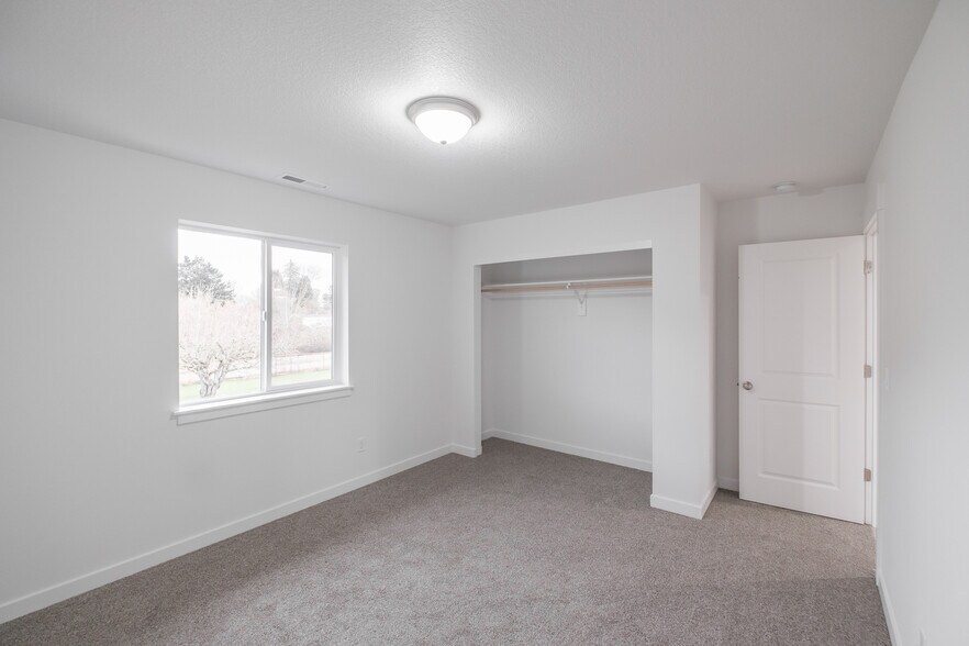 More Photos Of 37731 Rolltide Dr, Lebanon Apartments For Sale