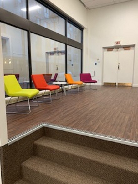 More Photos Of 455 Rue Notre-Dame E, Montréal Loft Creative Space For Sale