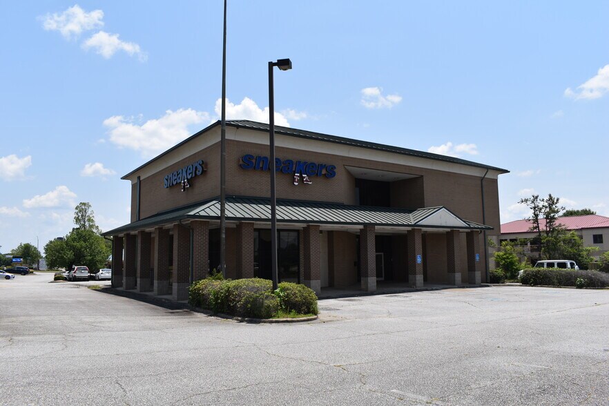 More Photos Of 5710 Veterans Pky, Columbus Office For Lease