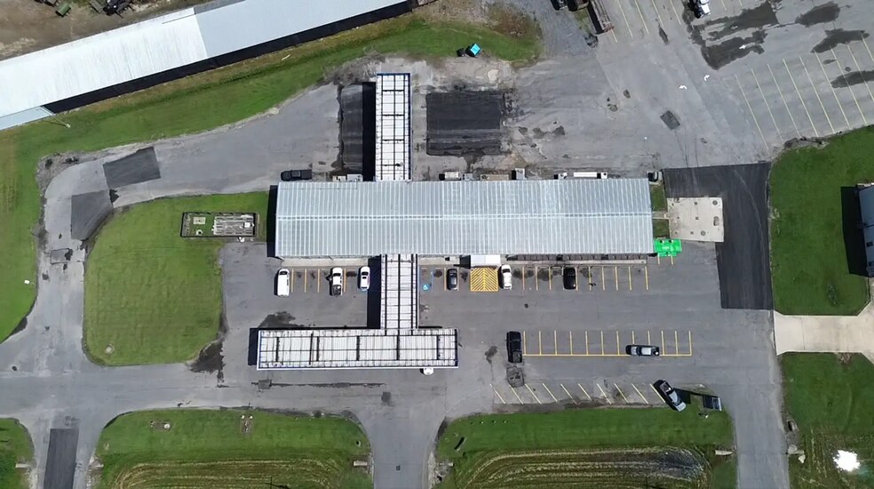 More Photos Of 8621 Airline Hwy, Livonia General Retail For Lease