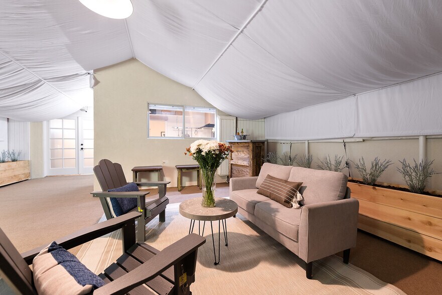 More Photos Of 10959 Venice Blvd, Los Angeles Flex For Sale