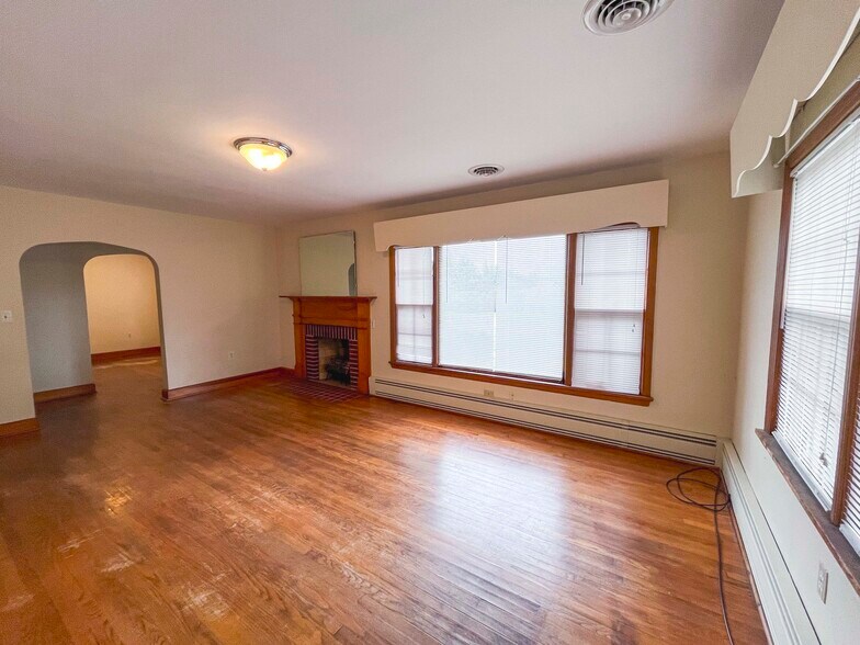 More Photos Of 1001 E Lynchburg Salem Tpke, Bedford Office For Sale