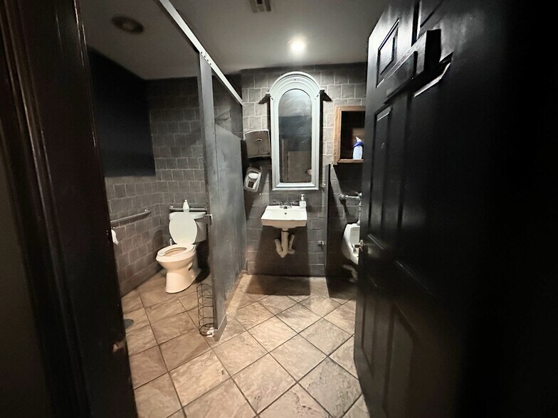 More Photos Of 1910 Magazine St, New Orleans Storefront Retail Residential For Lease