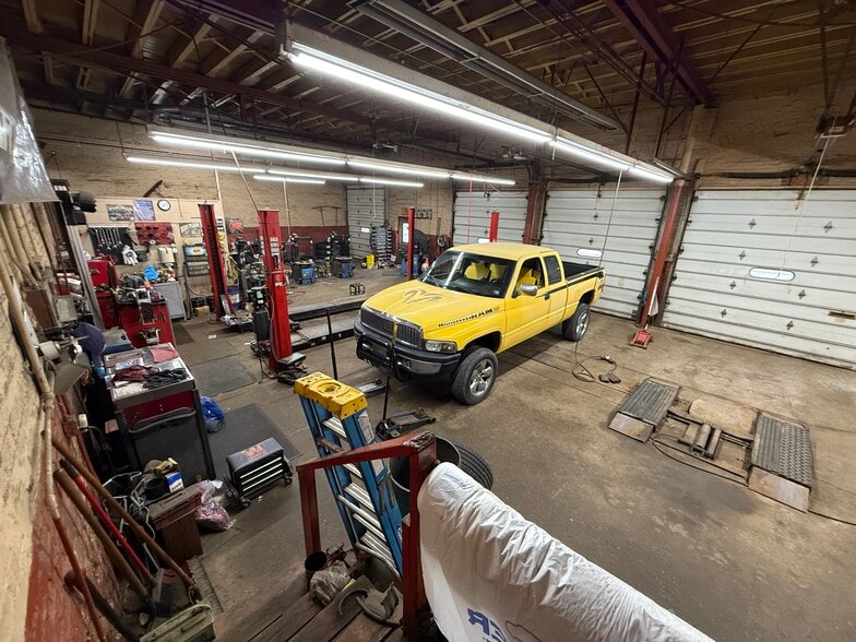 More Photos Of 622 13th St, Franklin Auto Repair For Sale