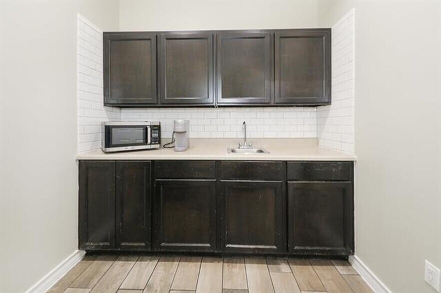 More Photos Of 8218 Casa Verde Rd, Laredo Storefront Retail Office For Lease