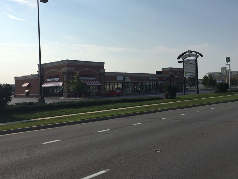 More Photos Of 840 N Kinzie Ave, Bradley Storefront For Lease
