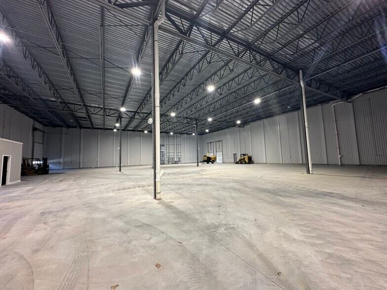 More Photos Of 57 Recycle Dr, Topsham Industrial For Lease