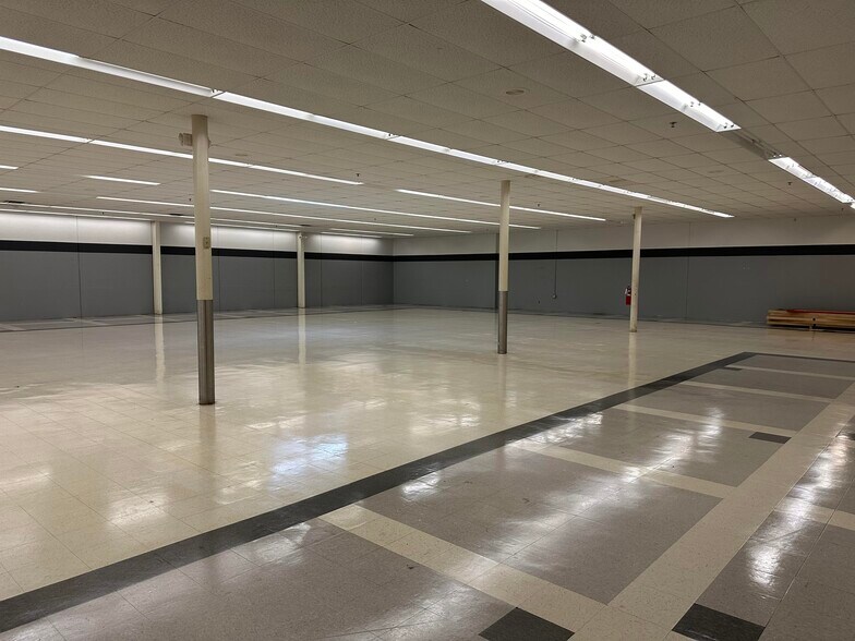 More Photos Of 1901-1929 Post Rd, Plover Storefront For Lease