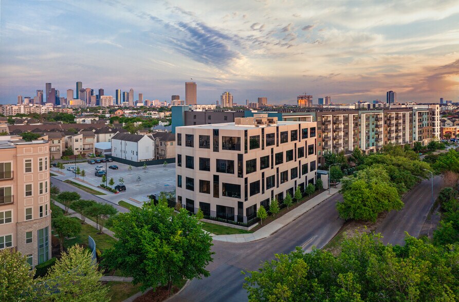 More Photos Of 190 TC Jester Blvd, Houston Office For Sale