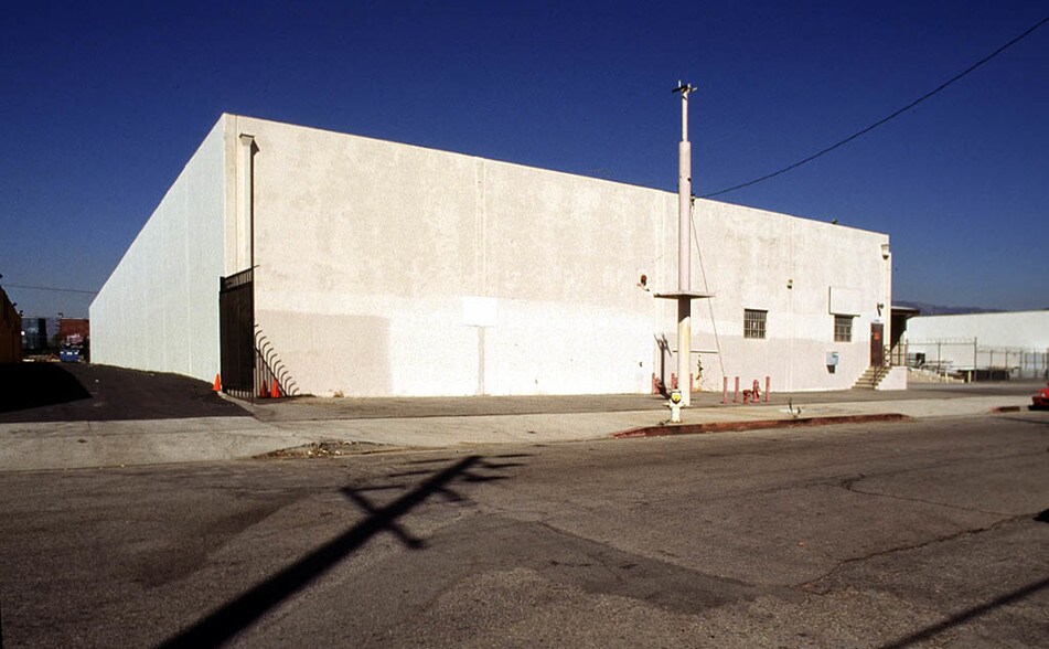 More Photos Of 11481 Hart St, North Hollywood Warehouse For Lease