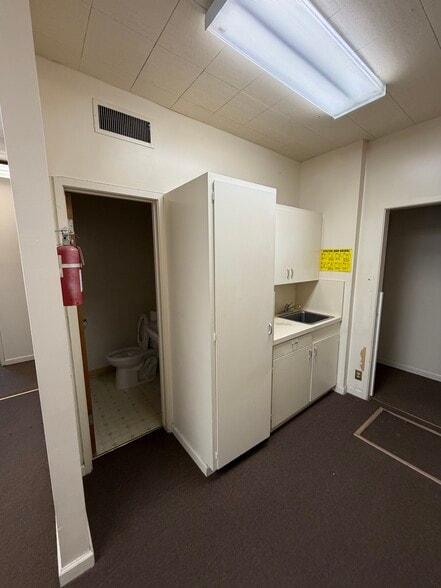 More Photos Of 141 E Acacia St, Stockton Office For Lease