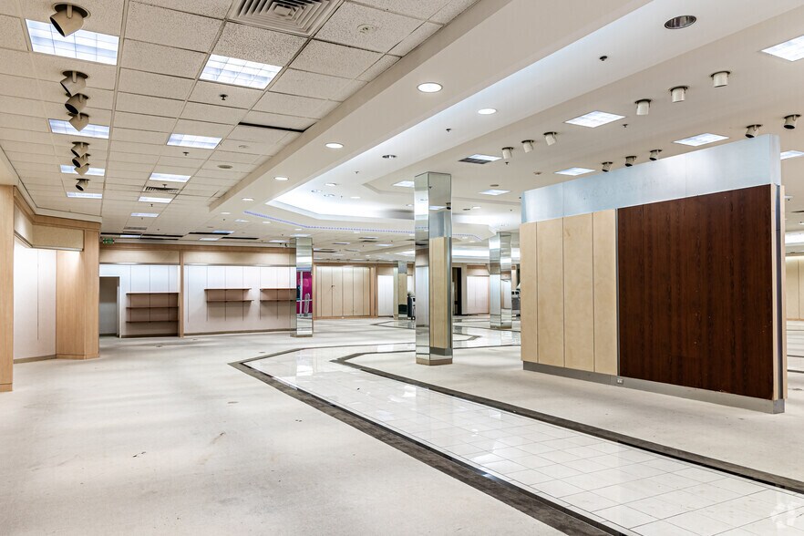 More Photos Of 18813 E 39th St, Independence Unknown For Lease