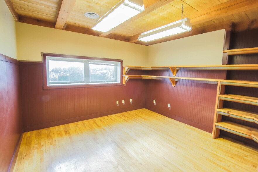 More Photos Of 700 Hepburn St, Milton Showroom For Lease