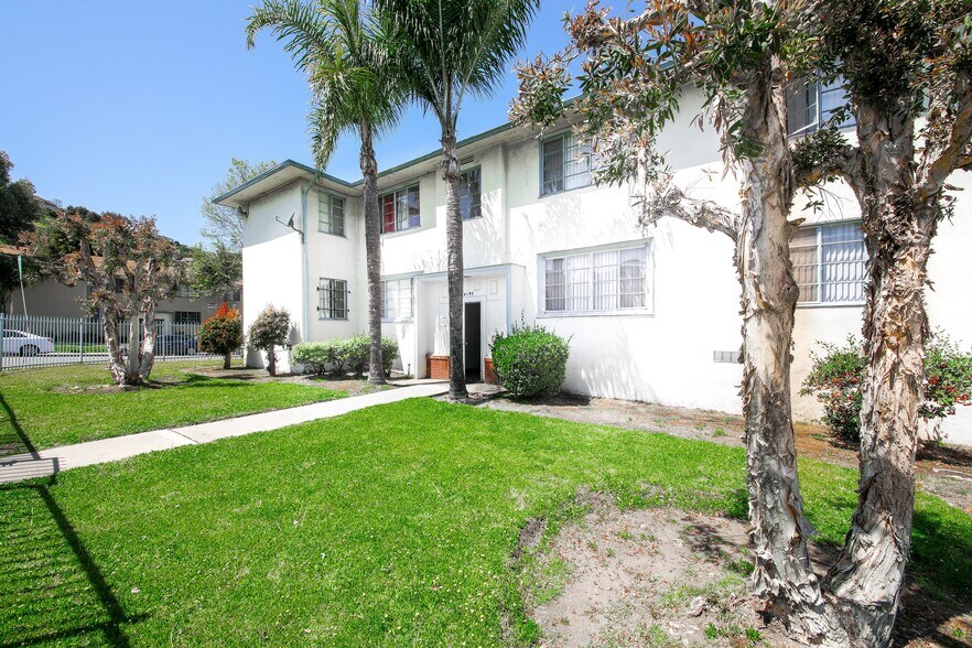 More Photos Of 4119 Santo Tomas Dr, Los Angeles Apartments For Sale