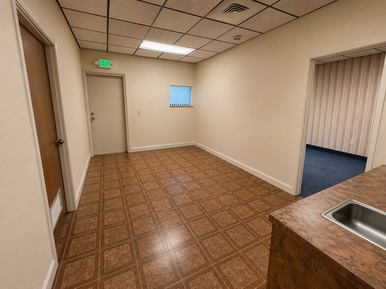 More Photos Of 400 Webster St, Leesburg Office For Lease